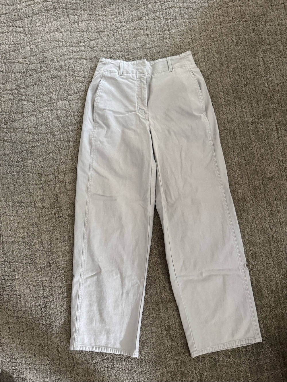 Wilfred High-Rise Straight Chinos in Light Gray